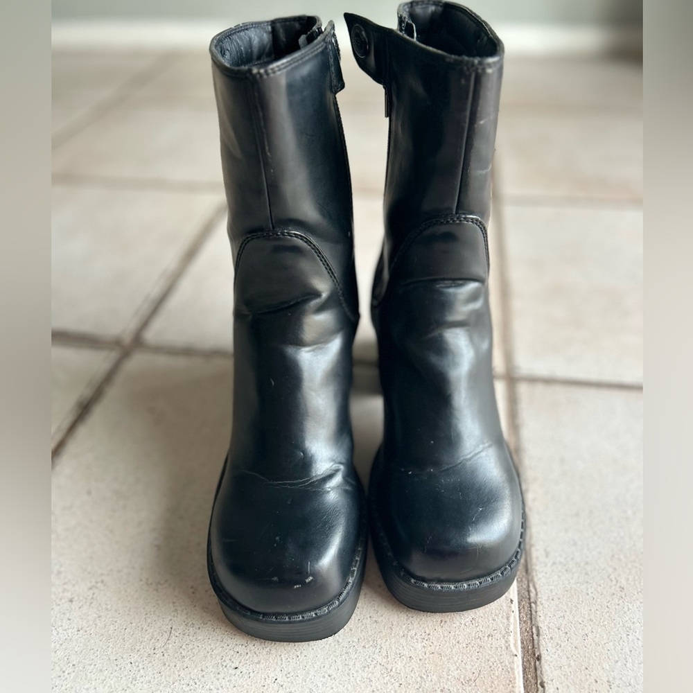 Good condition just a couple of scruffs and the leather is peeling on the inside